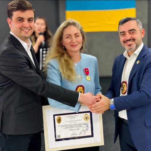 Photo of Ellina Lesnik receiving the Martin Luther King Award from Jethro International Civil and Humanitarian Diplomacy