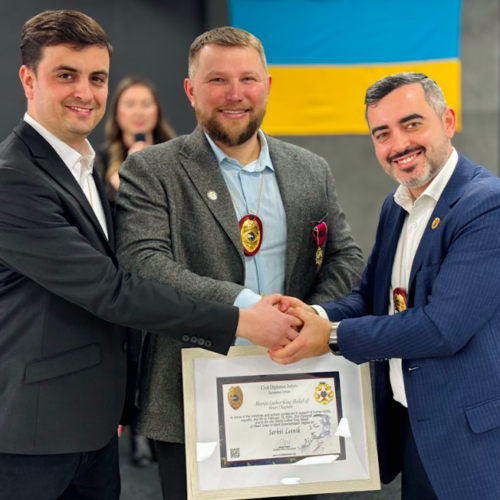 Photo of Serhii Lesnik receiving the Martin Luther King Award from Jethro International Civil and Humanitarian Diplomacy