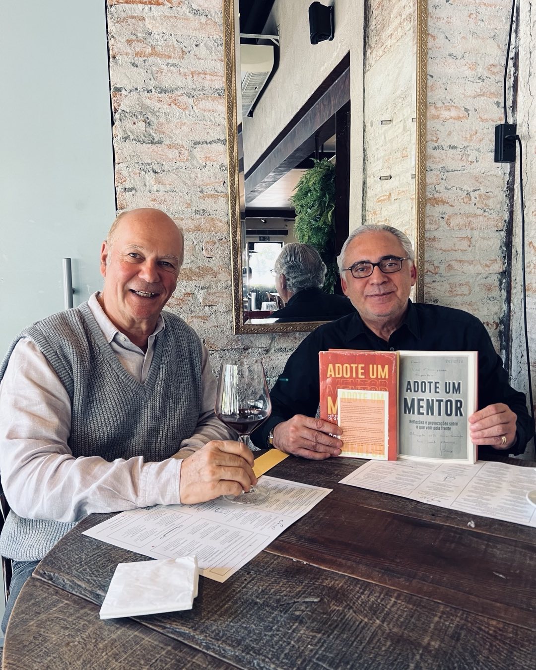 Image of George Niemeyer and his book Adote um Mentor