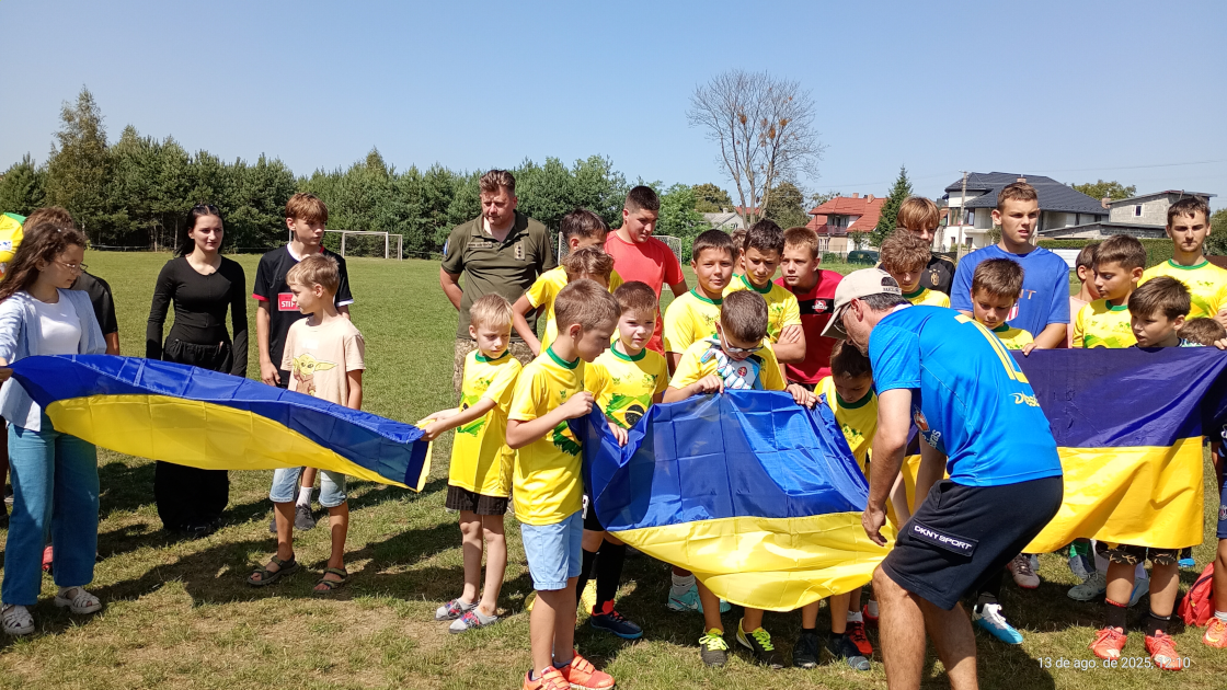 Image of the Civil Diplomat Gilberto Ferreira Jethro International Sport and Child Aid in UKraine