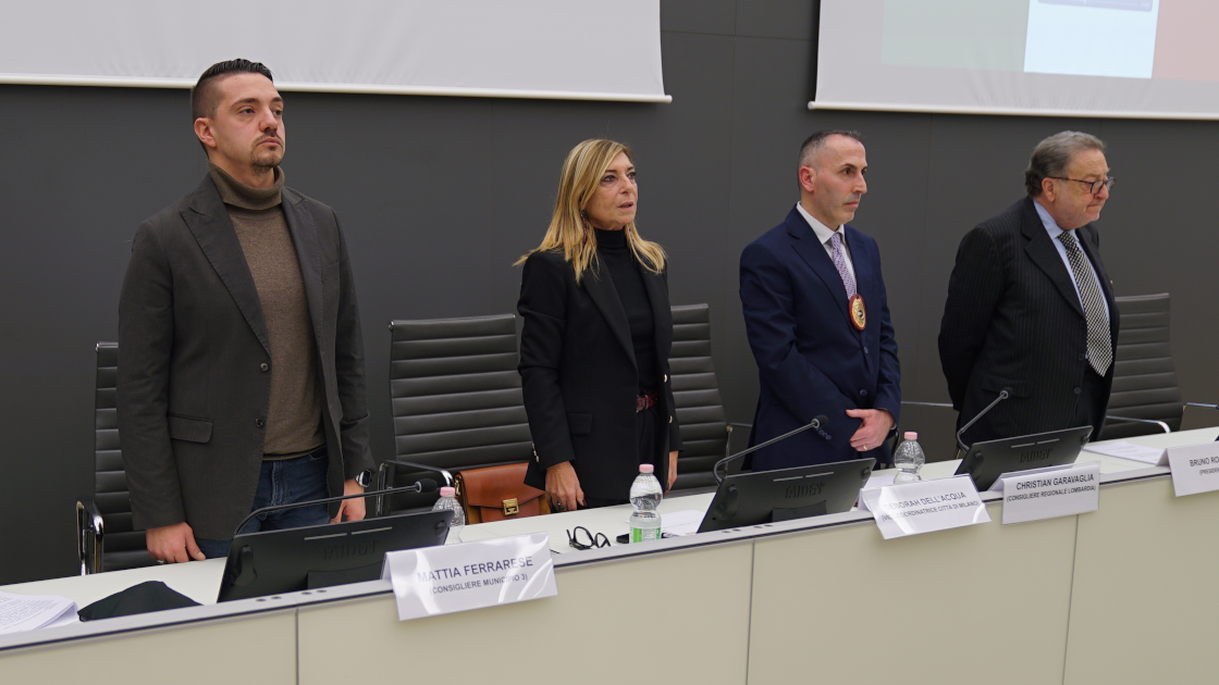 Immagine di Jethro International Seduta Solene a Milano Regione Lombardia Tavolo principale Debora Dell’Acqua, Bruno Romeo, Riccardo Decorato, Mattia Ferrarese,