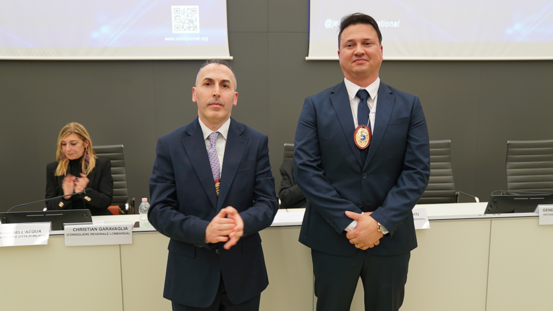 Immagine della Medaglia d'Onore per Diplomatici Civili di Jethro International a Milano Bruno Romeo
