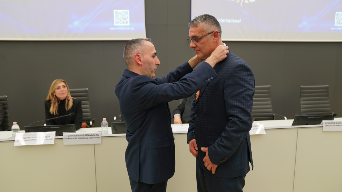 Immagine della Medaglia d'Onore per Diplomatici Civili di Jethro International a Milano