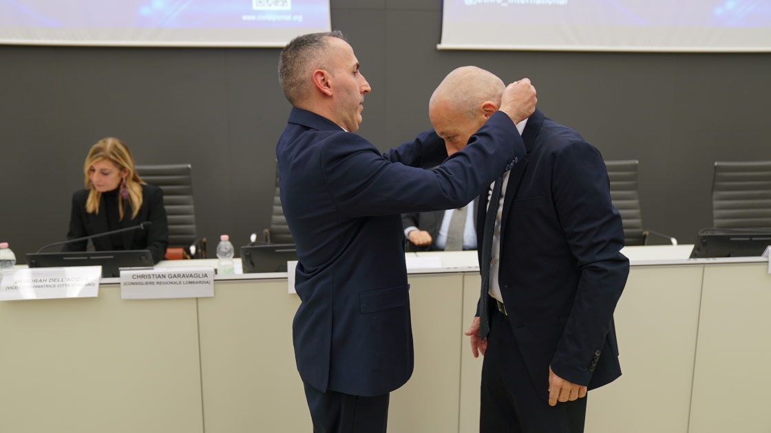 Immagine della Medaglia d'Onore per Diplomatici Civili di Jethro International a Milano