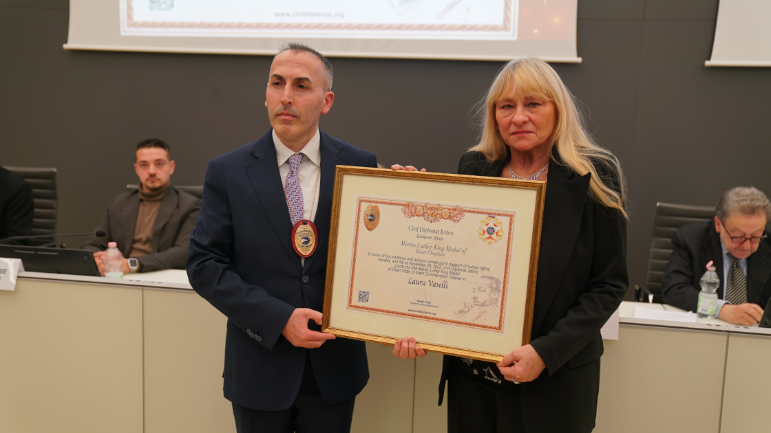 Immagine di Jethro International Seduta Solene Regione Lombardia a Milano Diplomatico civile, Diplomatici civili e Premio Martin Luther King Laura Vasselli