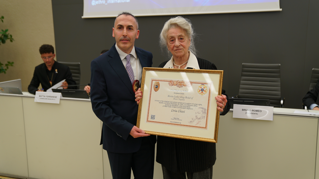 Immagine di Jethro International Seduta Solene Regione Lombardia a Milano Diplomatico civile, Diplomatici civili e Premio Martin Luther King a Lívia Chiesi