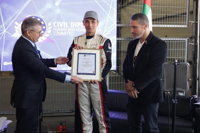 Image of racing the driver Thiago Gonçalves the Civil Diplomat and Expansion Director at Jethro International at the Prosche Sprint Challenge