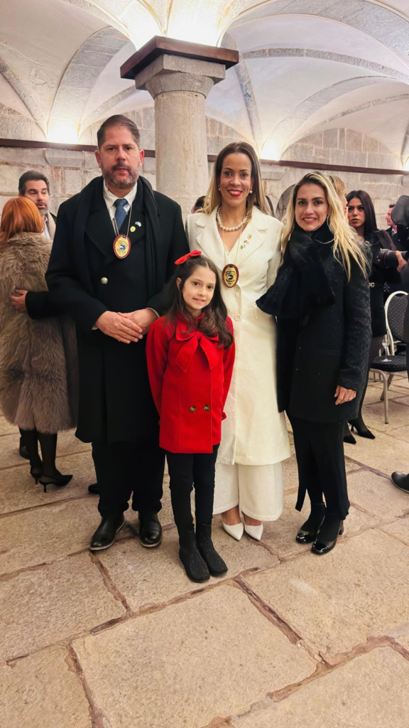 Civil Diplomat Michelle Diniz and her familly.