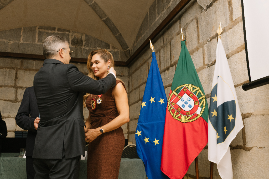 Lu Matosinhos certified Humanitarian Civil Diplomat by Jethro International.